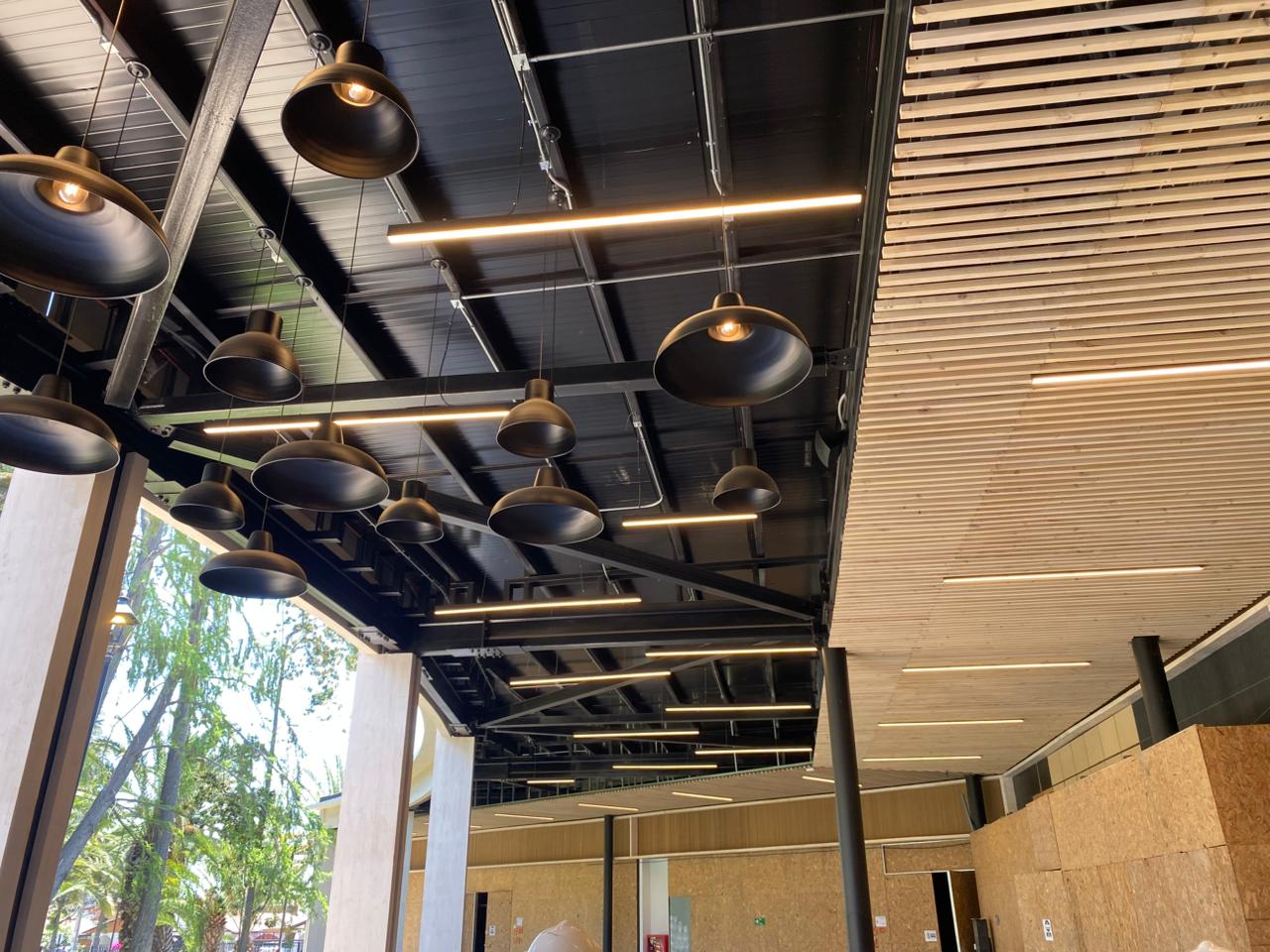 Montaje de instalaciones eléctricas para sector retail y comerciales